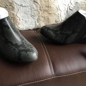 New Vionic Shoes, women’s size 8